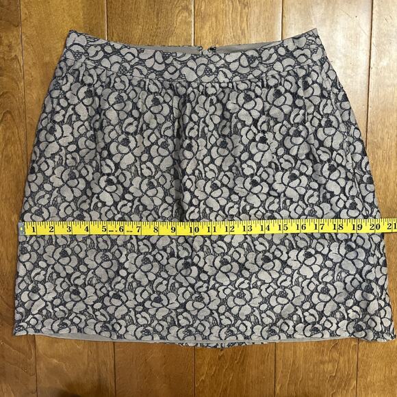 Vintage Y2K Banana Republic Embroidered Floral Mini Skirt Size 0 Tan Preppy Work - Picture 5 of 10